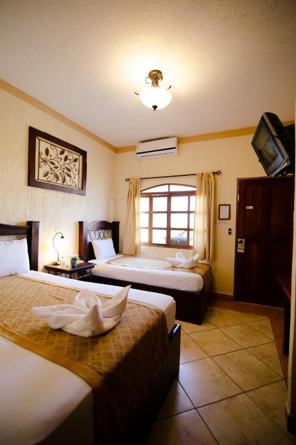 Hotel Quinta Maya Флорес Экстерьер фото