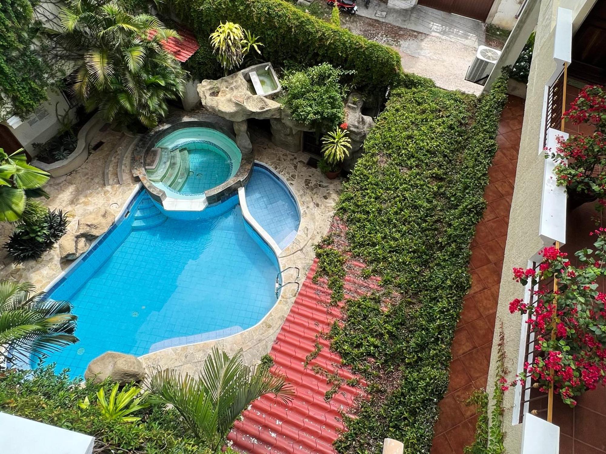 Hotel Quinta Maya Флорес Экстерьер фото