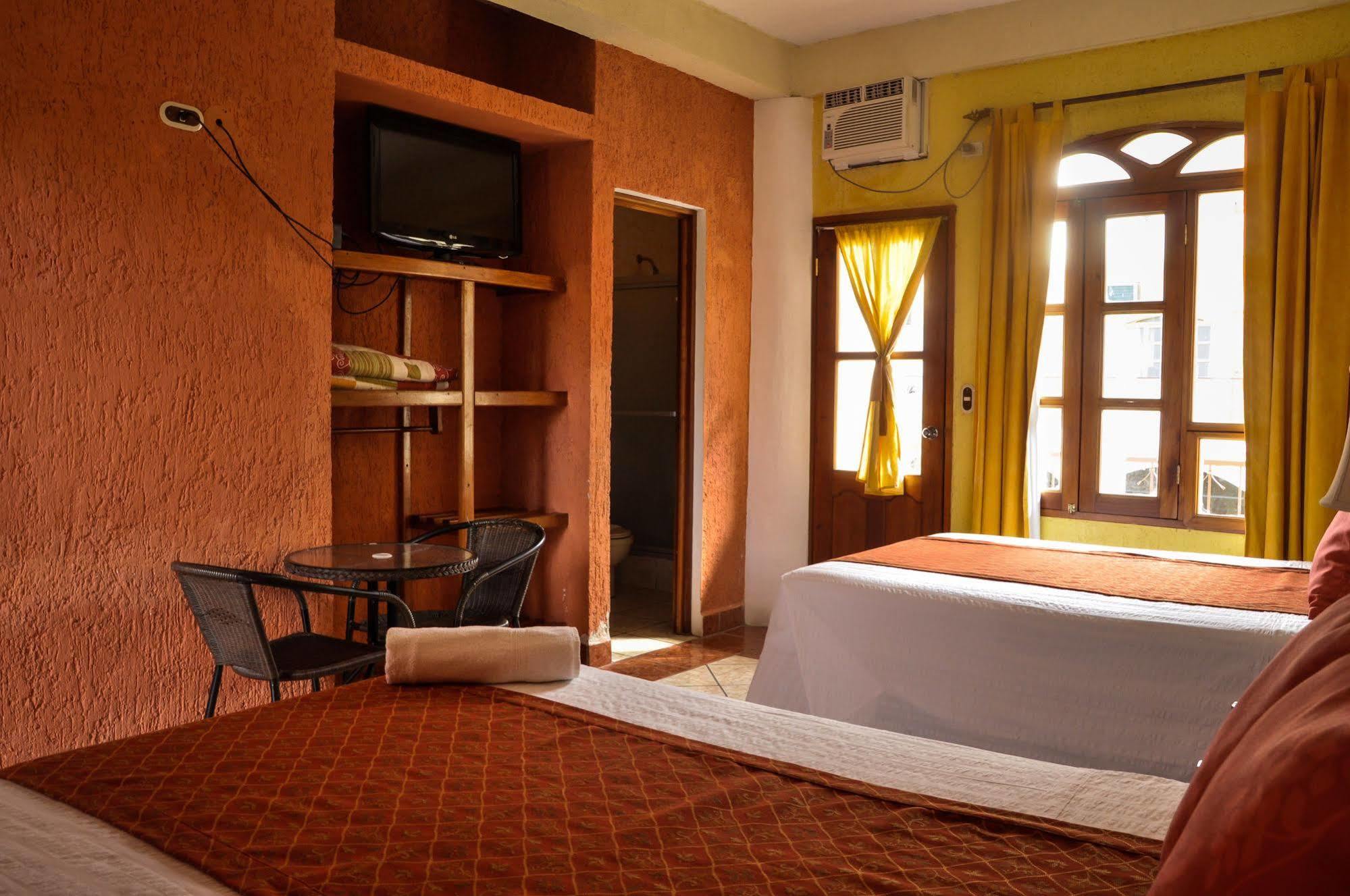 Hotel Quinta Maya Флорес Экстерьер фото