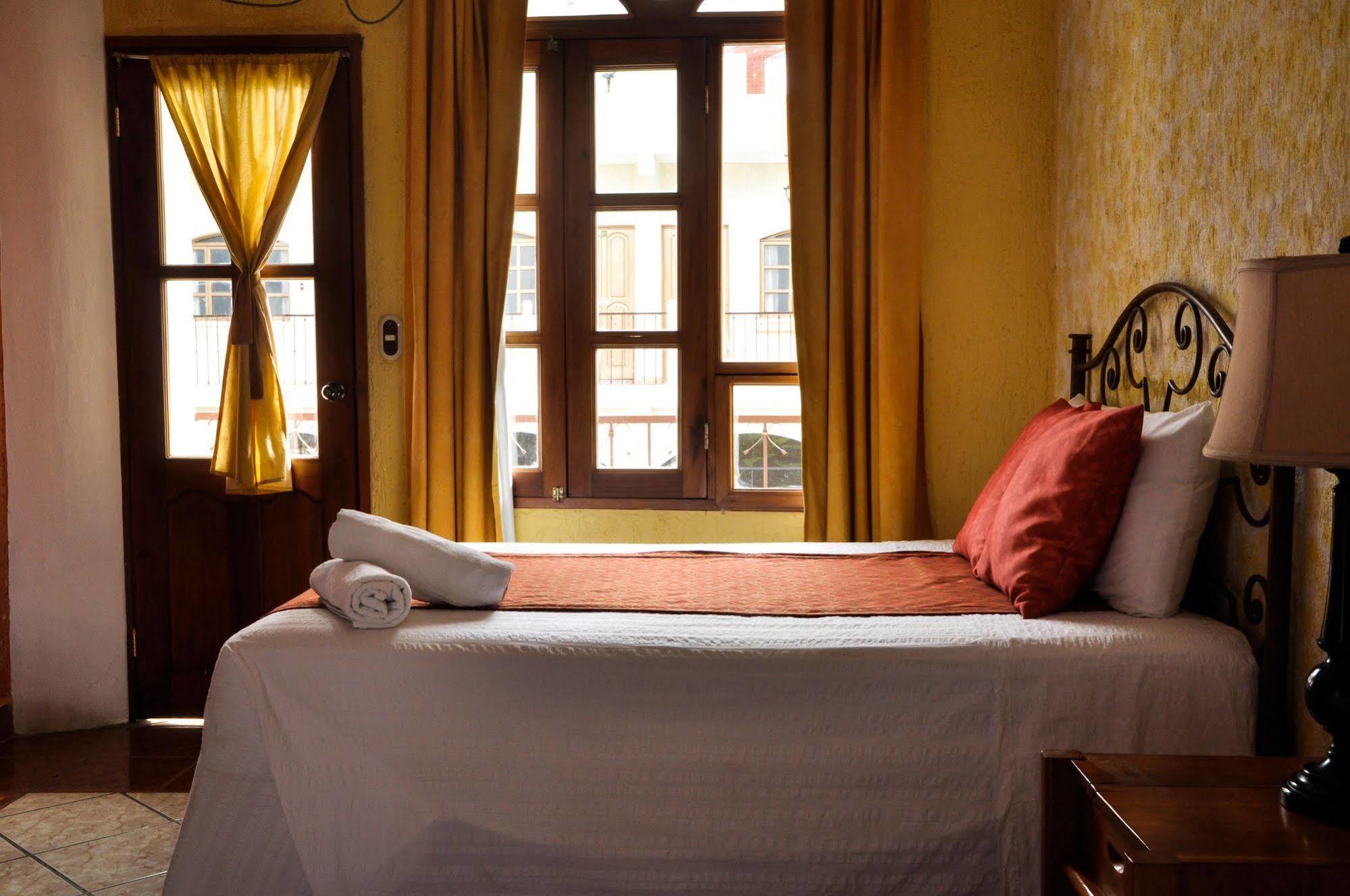 Hotel Quinta Maya Флорес Экстерьер фото