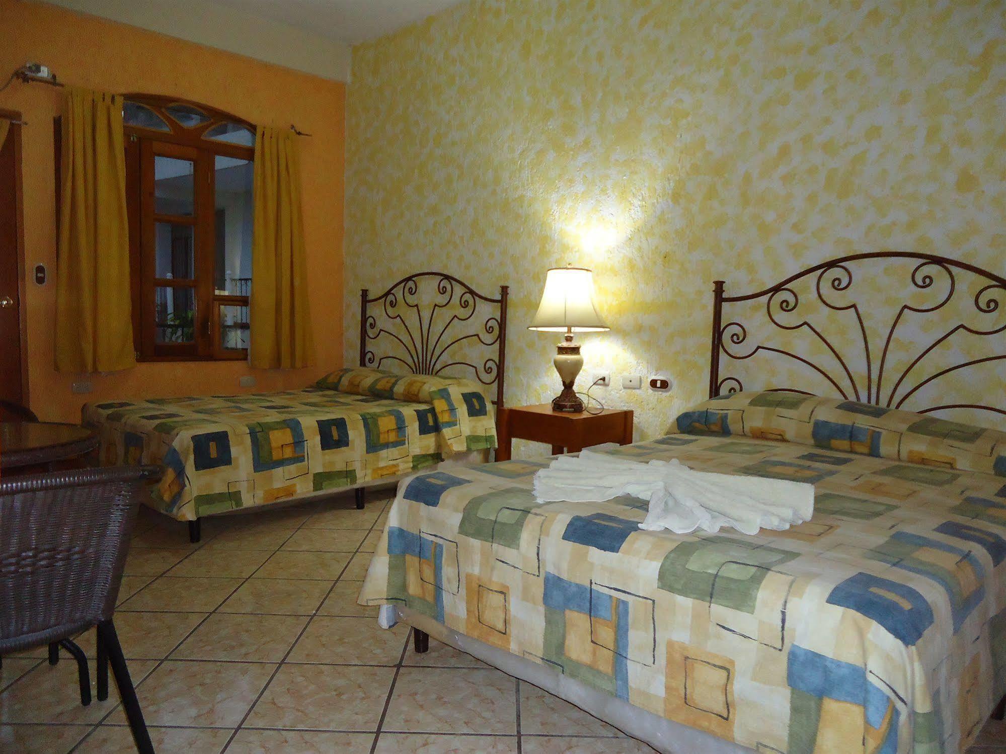 Hotel Quinta Maya Флорес Экстерьер фото