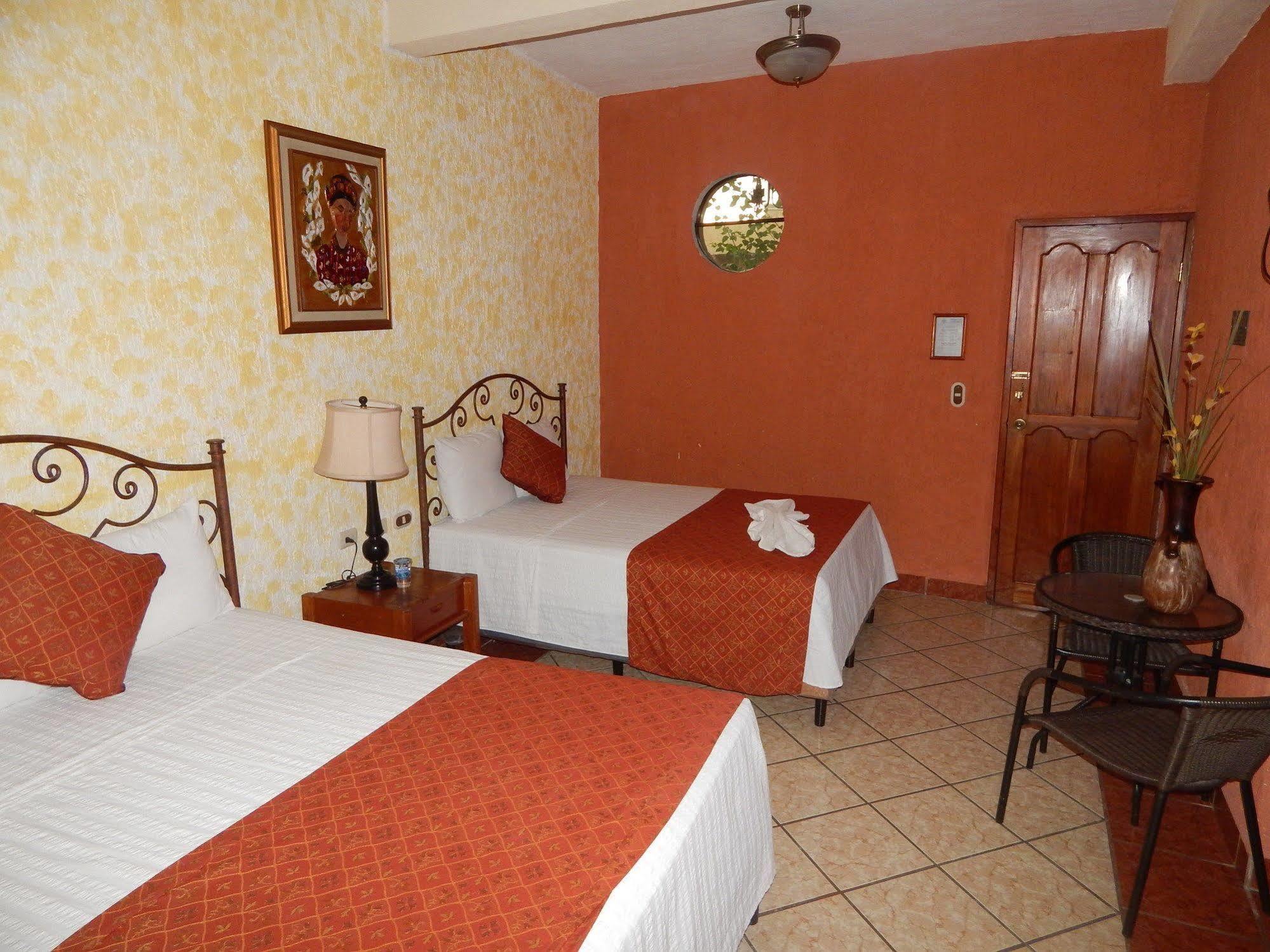 Hotel Quinta Maya Флорес Экстерьер фото