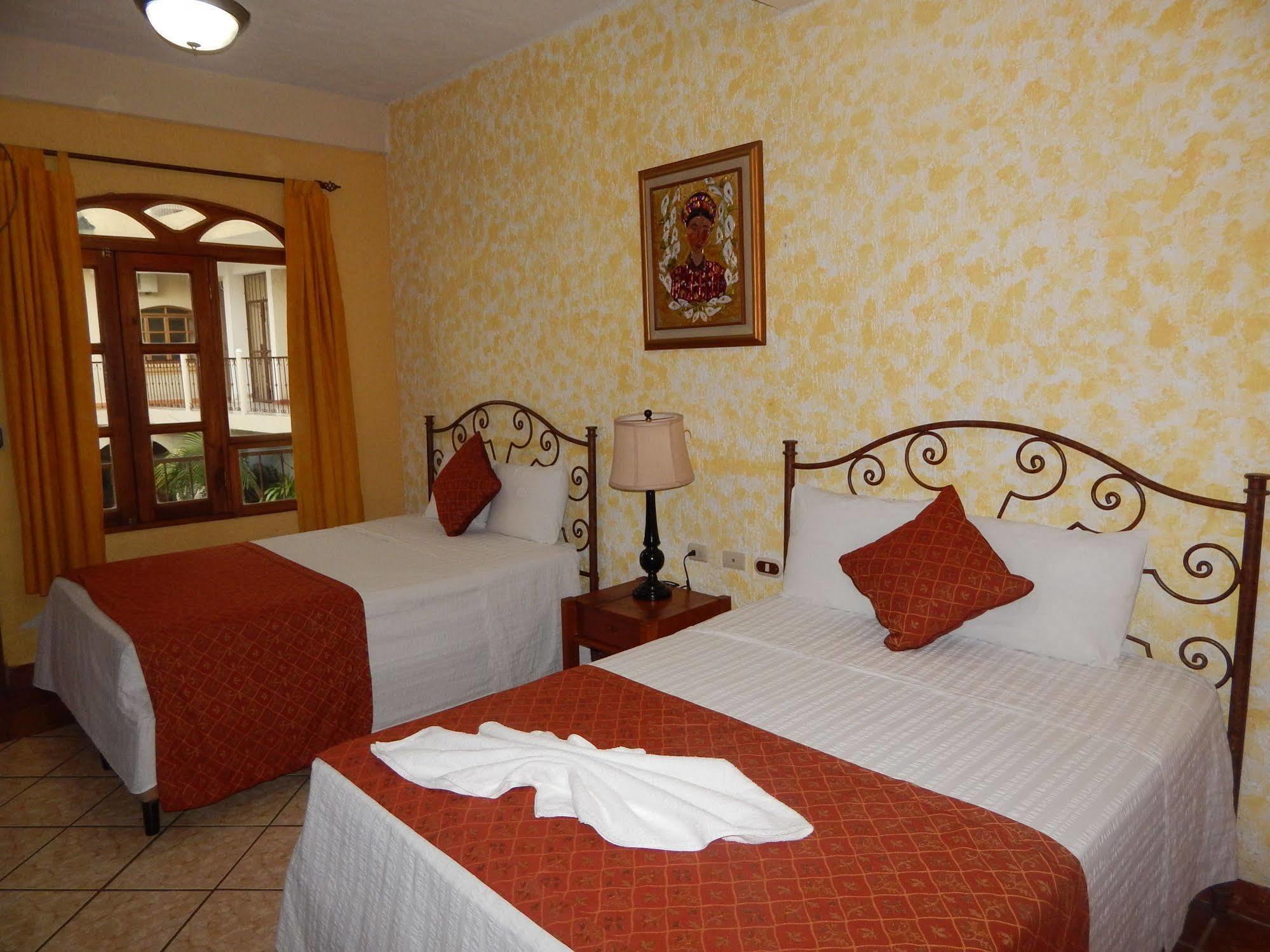 Hotel Quinta Maya Флорес Экстерьер фото