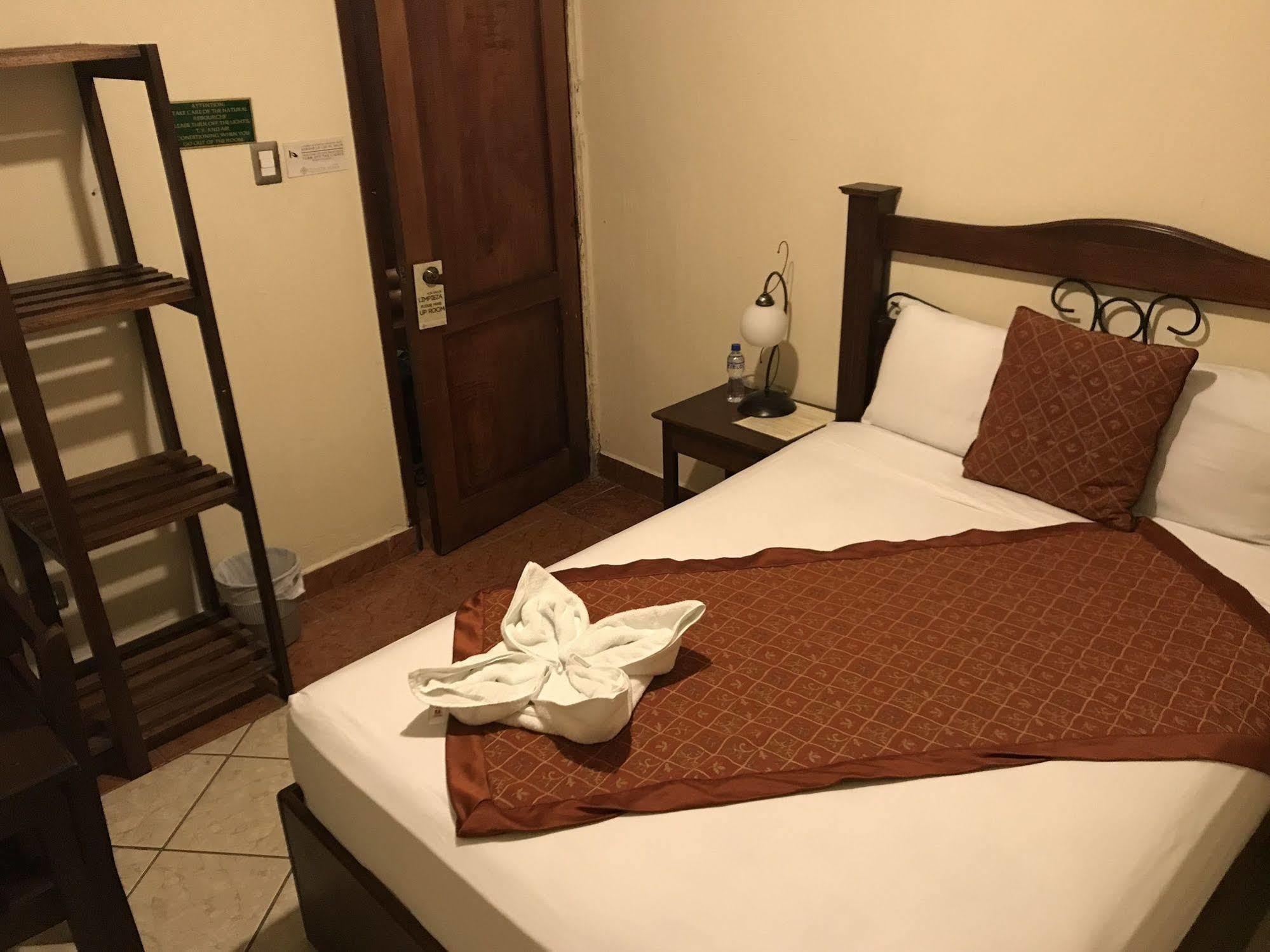 Hotel Quinta Maya Флорес Экстерьер фото